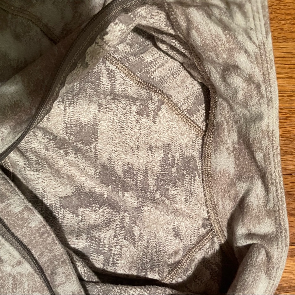 Lululemon half zip - Picture 4 of 7